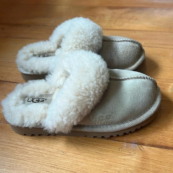 UGG Girl’s Cozy Iil Slipper Little Kids Size 10 - Picture 1 of 7